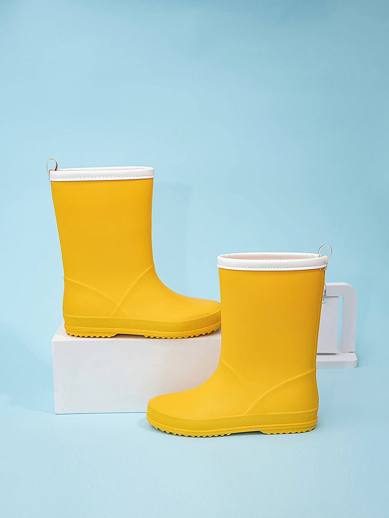 Легкие нескользящие детские резиновые сапоги, подходящие для взрослых и детей, легко носить и удобно носить.
Легкие нескользящие детские резиновые сапоги, подходящие для взрослых и детей, легко носить и удобно носить.