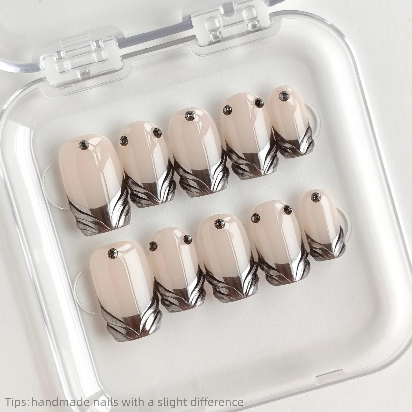 10 шт., ручной работы телесного цвета, французский пресс для ногтей, серебряный бриллиантовый декор, 2026, модные квадратные носимые многоразовые корейские накладные ногти
10 шт., ручной работы телесного цвета, французский пресс для ногтей, серебряный бриллиантовый декор, 2026, модные квадратные носимые многоразовые корейские накладные ногти