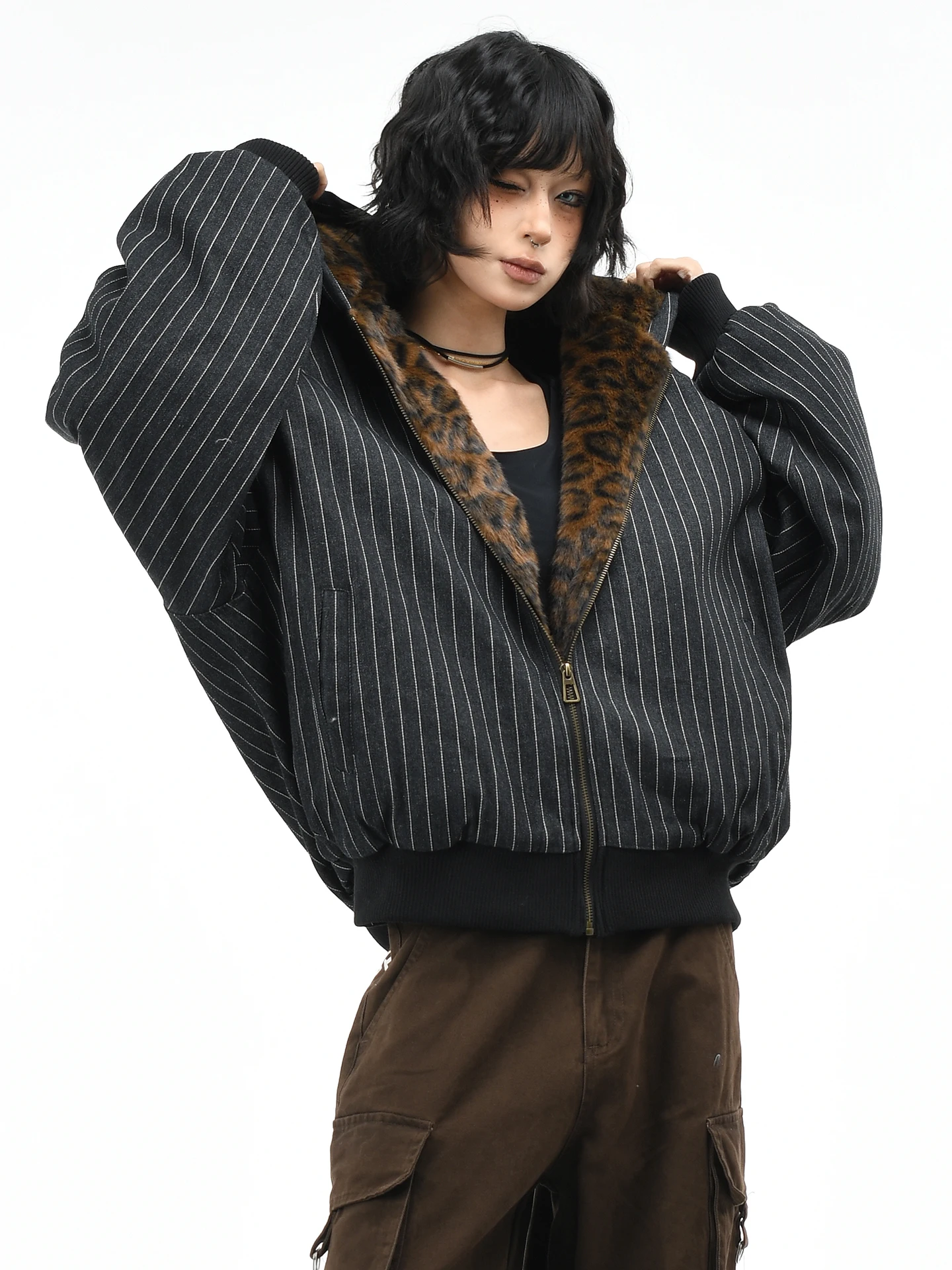 OV оригинальное американское ретро полосатое теплое хлопковое пальто с капюшоном для мужчин и женщин, зимнее свободное хлопковое пальто с леопардовым принтом Tse Mountain Eagle
OV оригинальное американское ретро полосатое теплое хлопковое пальто с капюшоном для мужчин и женщин, зимнее свободное хлопковое пальто с леопардовым принтом Tse Mountain Eagle