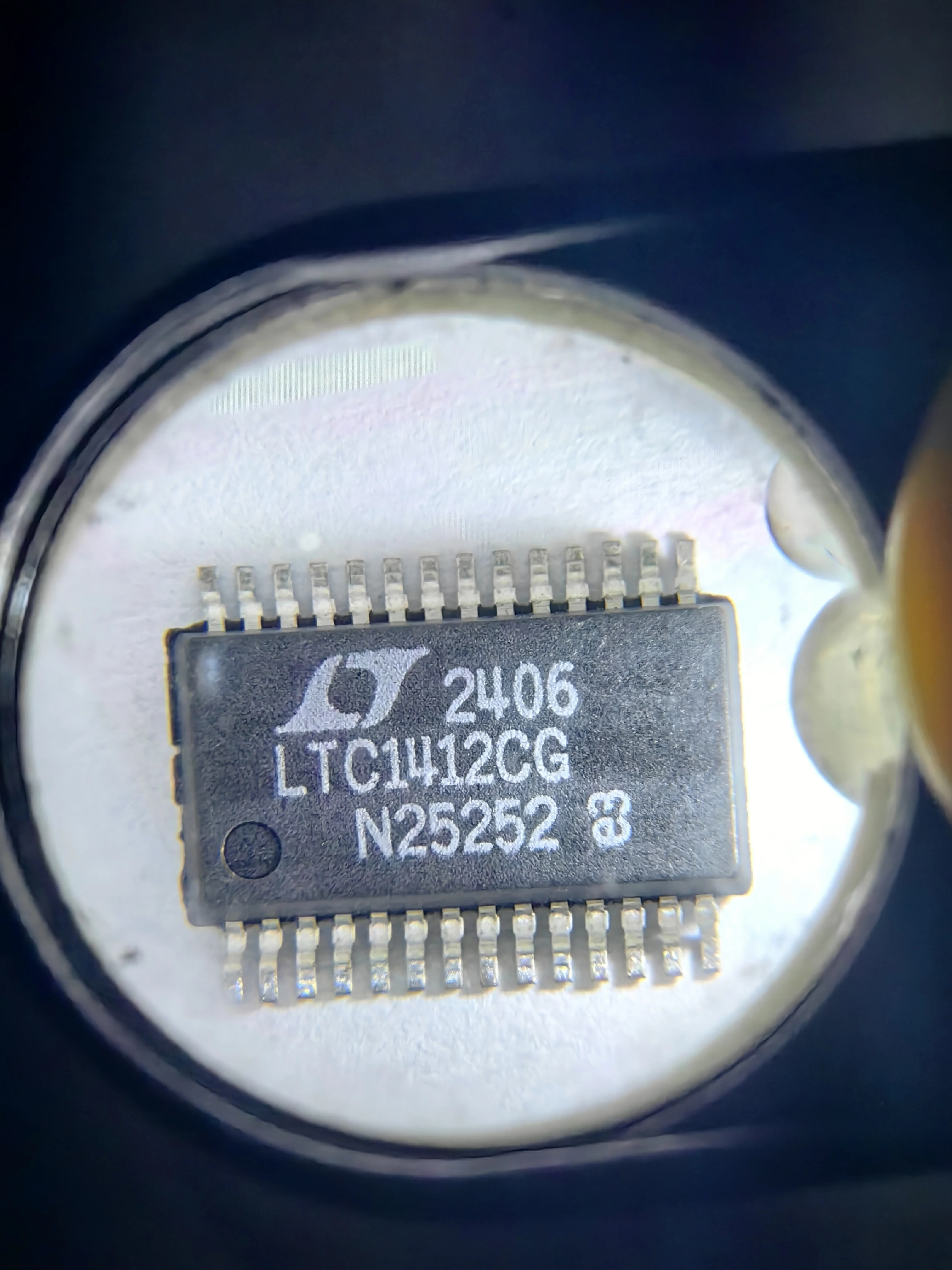 LTC1412CG LTC1412 — 12-разрядный, 3 Мс/с, аналого-цифровой преобразователь с дискретизацией
LTC1412CG LTC1412 — 12-разрядный, 3 Мс/с, аналого-цифровой преобразователь с дискретизацией