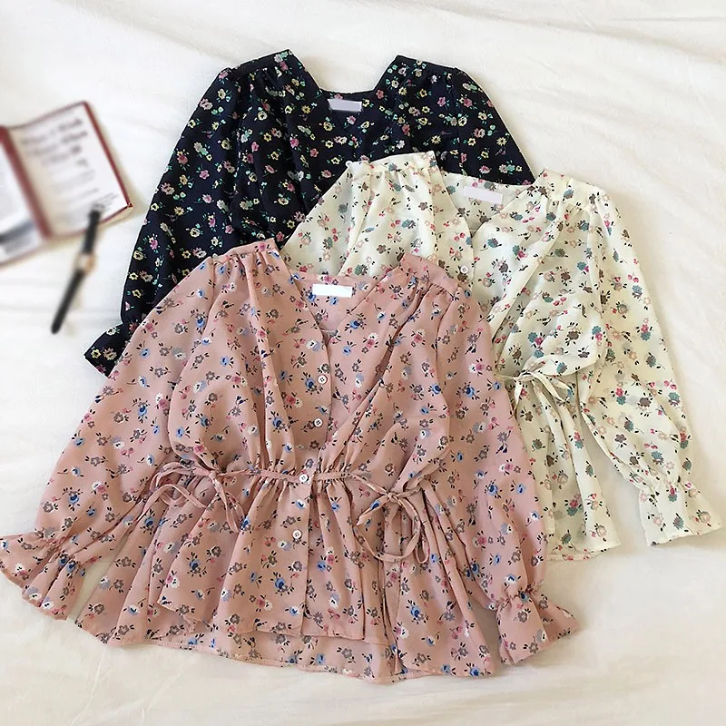 Women's V-Neck Floral Print Sweet Long Sleeves Chiffon Shirt Blouses Eleagnt Ruffles Hem Retro Outfit Top for Ladies
Women's V-Neck Floral Print Sweet Long Sleeves Chiffon Shirt Blouses Eleagnt Ruffles Hem Retro Outfit Top for Ladies