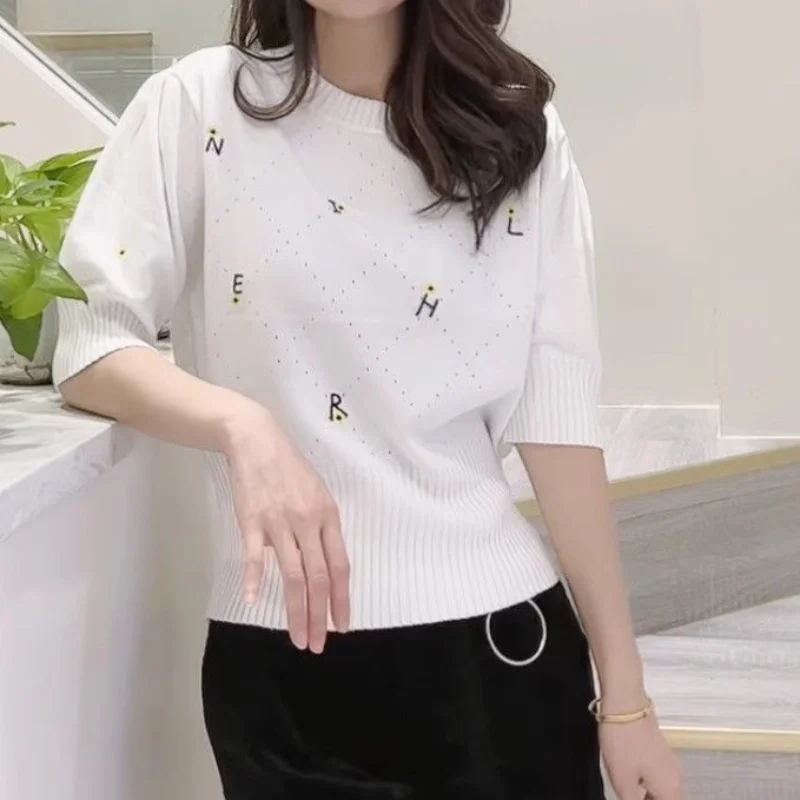 Летний вязаный свитер-пуловер с коротким рукавом для женщин 2026: Корейский стиль, красивый круглый вырез, облегающая футболка, элегантный топ
Летний вязаный свитер-пуловер с коротким рукавом для женщин 2026: Корейский стиль, красивый круглый вырез, облегающая футболка, элегантный топ