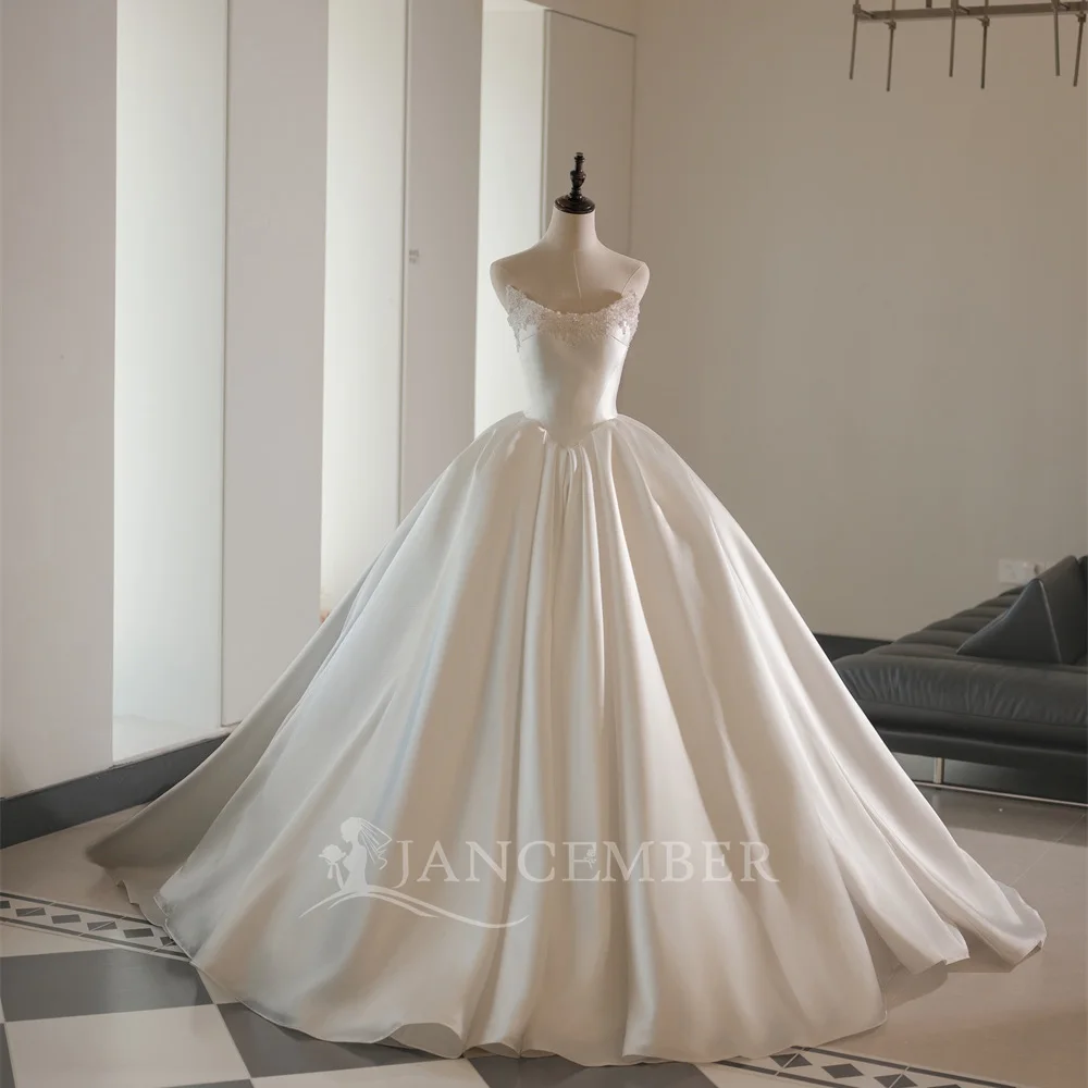 Ivory Boho Lace Wedding Dresses Ball Gown Sleeveless Appliques Sexy Strapless Bridal Gowns Puff Satin Wedding Gowns Customized
Ivory Boho Lace Wedding Dresses Ball Gown Sleeveless Appliques Sexy Strapless Bridal Gowns Puff Satin Wedding Gowns Customized