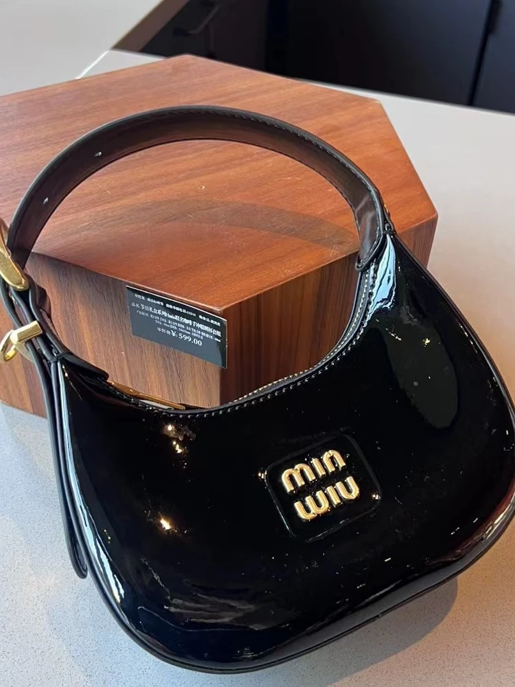 Spring 2024 Faion Letter Emed Leather Handbag Single oulder Women's Bag Trendy Small Saddle Bag Daily Match
Spring 2024 Faion Letter Emed Leather Handbag Single oulder Women's Bag Trendy Small Saddle Bag Daily Match