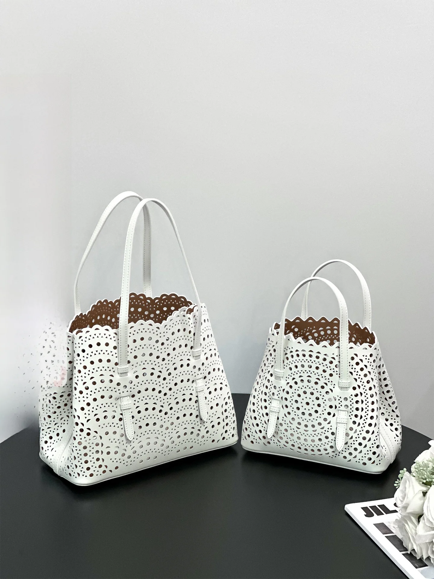 Женская сумка-тоут из натуральной кожи, тканая сумка-тоут с резным цветком, сумка через плечо из мягкой кожи
Женская сумка-тоут из натуральной кожи, тканая сумка-тоут с резным цветком, сумка через плечо из мягкой кожи