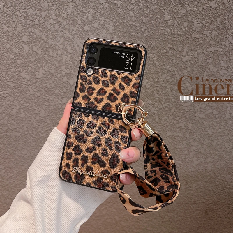 Funda Case for Samsung Galaxy Z Flip 4 Z Flip 3 Brown Leopard Print Portable Silk Scarf Shockproof Protetcion Phone Case Cover
Funda Case for Samsung Galaxy Z Flip 4 Z Flip 3 Brown Leopard Print Portable Silk Scarf Shockproof Protetcion Phone Case Cover