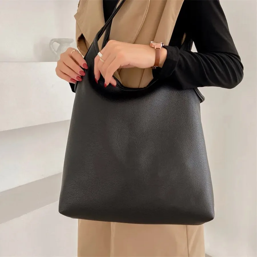 Summer new college style mother and child bag tide fashion large capacity versatile soft leather shoulder handbag female
Summer new college style mother and child bag tide fashion large capacity versatile soft leather shoulder handbag female