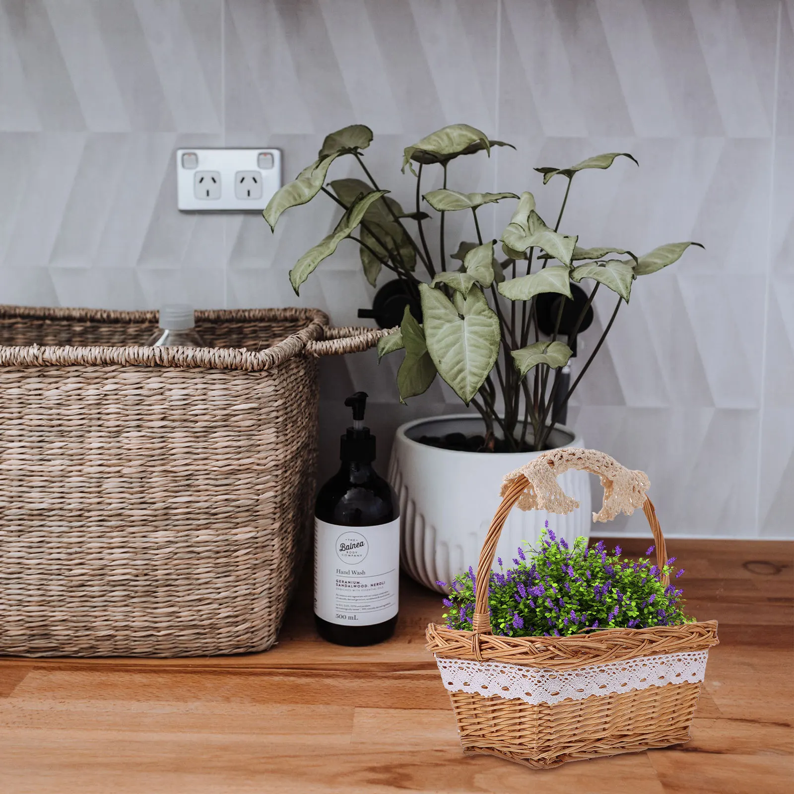 Multi-Function Bamboo Woven Flower Basket Portable Handheld Storage Basket for Fresh Flowers Home Decor Rural Style
Multi-Function Bamboo Woven Flower Basket Portable Handheld Storage Basket for Fresh Flowers Home Decor Rural Style
