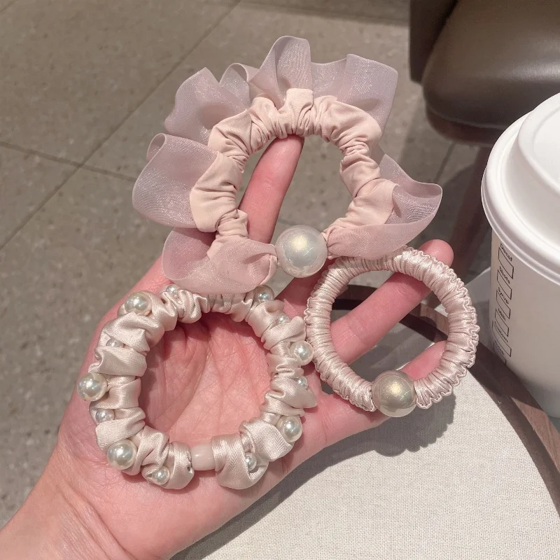 Korean Milk Silk High-End Pearl Headband Simple Versatile Rubber Band Meatball Leather Cover for Elegant Temperament
Korean Milk Silk High-End Pearl Headband Simple Versatile Rubber Band Meatball Leather Cover for Elegant Temperament