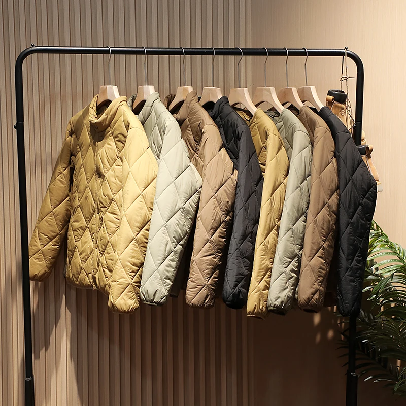 Итальянское роскошное техническое эффективное теплое хлопковое мужское джатовое многослойное хлопковое пальто для пар, модное молодежное пальто с воротником-стойкой
Итальянское роскошное техническое эффективное теплое хлопковое мужское джатовое многослойное хлопковое пальто для пар, модное молодежное пальто с воротником-стойкой