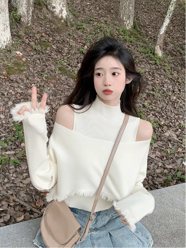 Shoulder Bared High Collar Short Knitted Sweater Women's Autumn Winter Two Piece Set Base Shirt Top Irregular Fringe Design
Shoulder Bared High Collar Short Knitted Sweater Women's Autumn Winter Two Piece Set Base Shirt Top Irregular Fringe Design