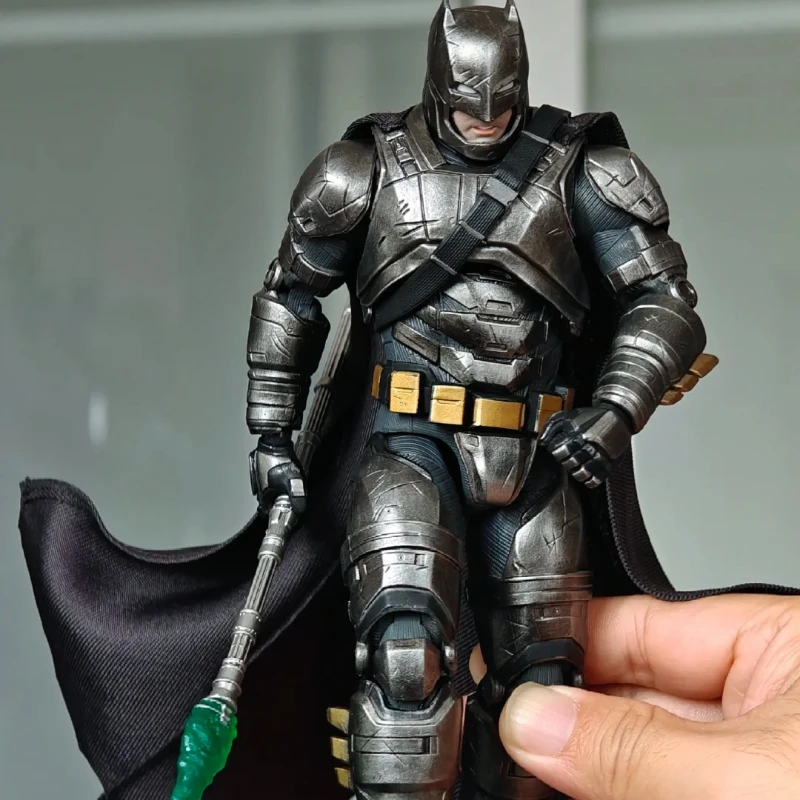 Fondjoy бронированная фигурка Бэтмена DC Лига Справедливости Фигурка Детектив 1/9 Бэтмен ПВХ Пользовательская модель Шарнирная подвижная игрушка-сюрприз
Fondjoy бронированная фигурка Бэтмена DC Лига Справедливости Фигурка Детектив 1/9 Бэтмен ПВХ Пользовательская модель Шарнирная подвижная игрушка-сюрприз