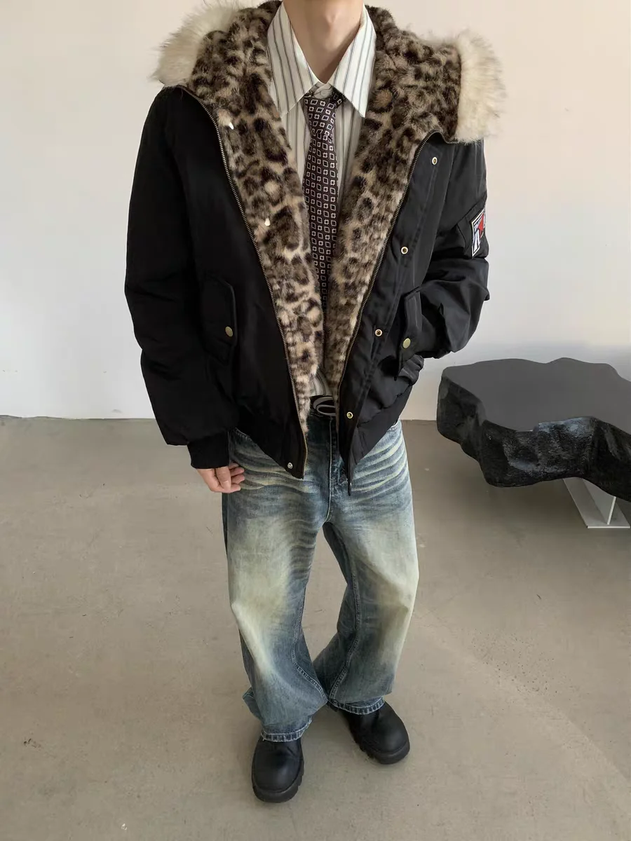 American Sle Leopard Print Parka Collar Hooded Cotton Jaet Men's Winter Loose Fill Cotton Pilot Cotton Coat Red Star S...
American Sle Leopard Print Parka Collar Hooded Cotton Jaet Men's Winter Loose Fill Cotton Pilot Cotton Coat Red Star S...