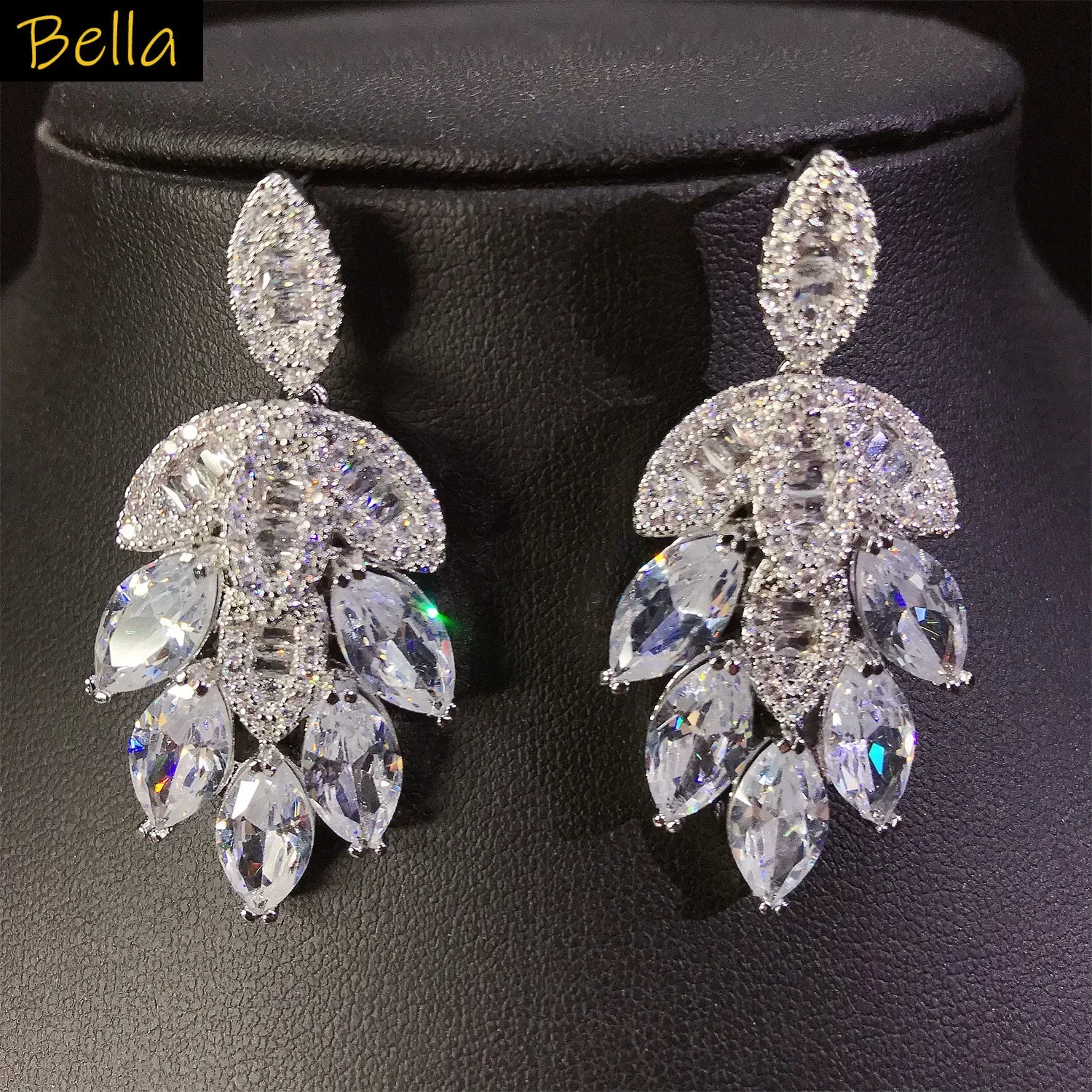 Leaf Pendant Earrings Shiny Green Red Purple Water Drop Earrings Women Cute Elegant Jewelry Dinner Party Female Gift
Leaf Pendant Earrings Shiny Green Red Purple Water Drop Earrings Women Cute Elegant Jewelry Dinner Party Female Gift