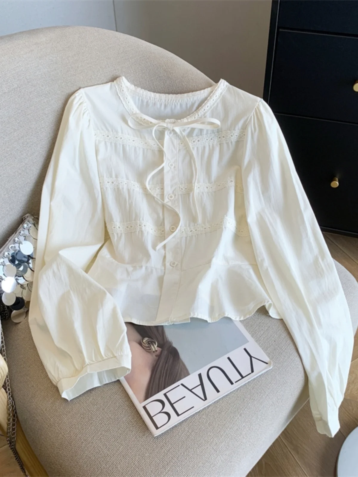 Elegant Lace Trim Shirt Women's Spring Fashionable Belted Long Sleeve Top Korean Style Loose Fit Cotton Knitted round Neck
Elegant Lace Trim Shirt Women's Spring Fashionable Belted Long Sleeve Top Korean Style Loose Fit Cotton Knitted round Neck