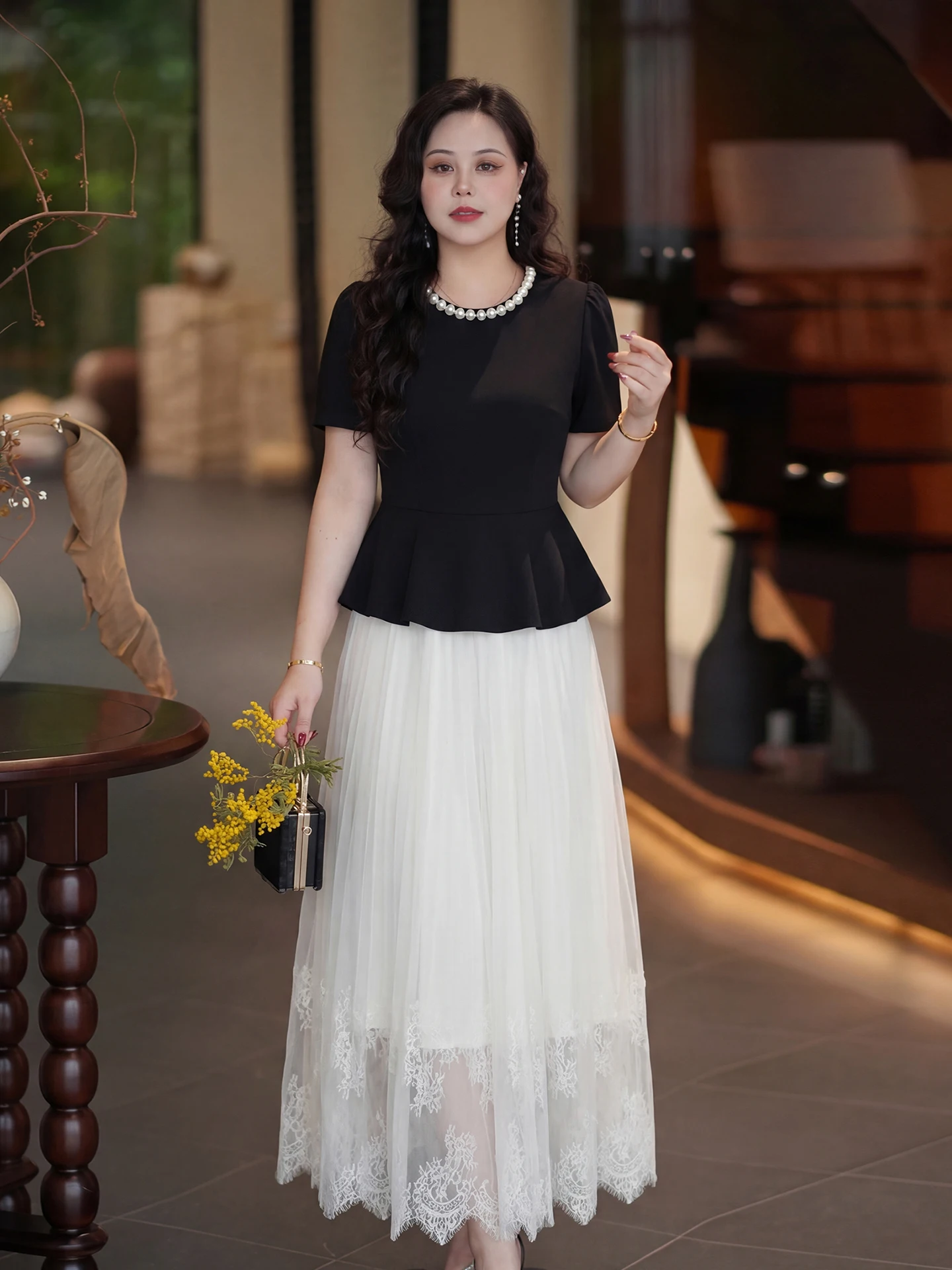 Elegant Two-Piece Set Summer Dress for plus Size Women Casual High Waist A-Line Skirt Short Sleeve round Neck Polyester Fiber
Elegant Two-Piece Set Summer Dress for plus Size Women Casual High Waist A-Line Skirt Short Sleeve round Neck Polyester Fiber