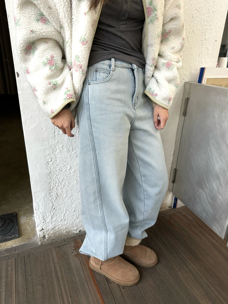 Thickened Fleece Lined High Waist Straight Leg Warm Denim Pants Multi Color Casual Trousers for Women Spring 2026 Season
Thickened Fleece Lined High Waist Straight Leg Warm Denim Pants Multi Color Casual Trousers for Women Spring 2026 Season