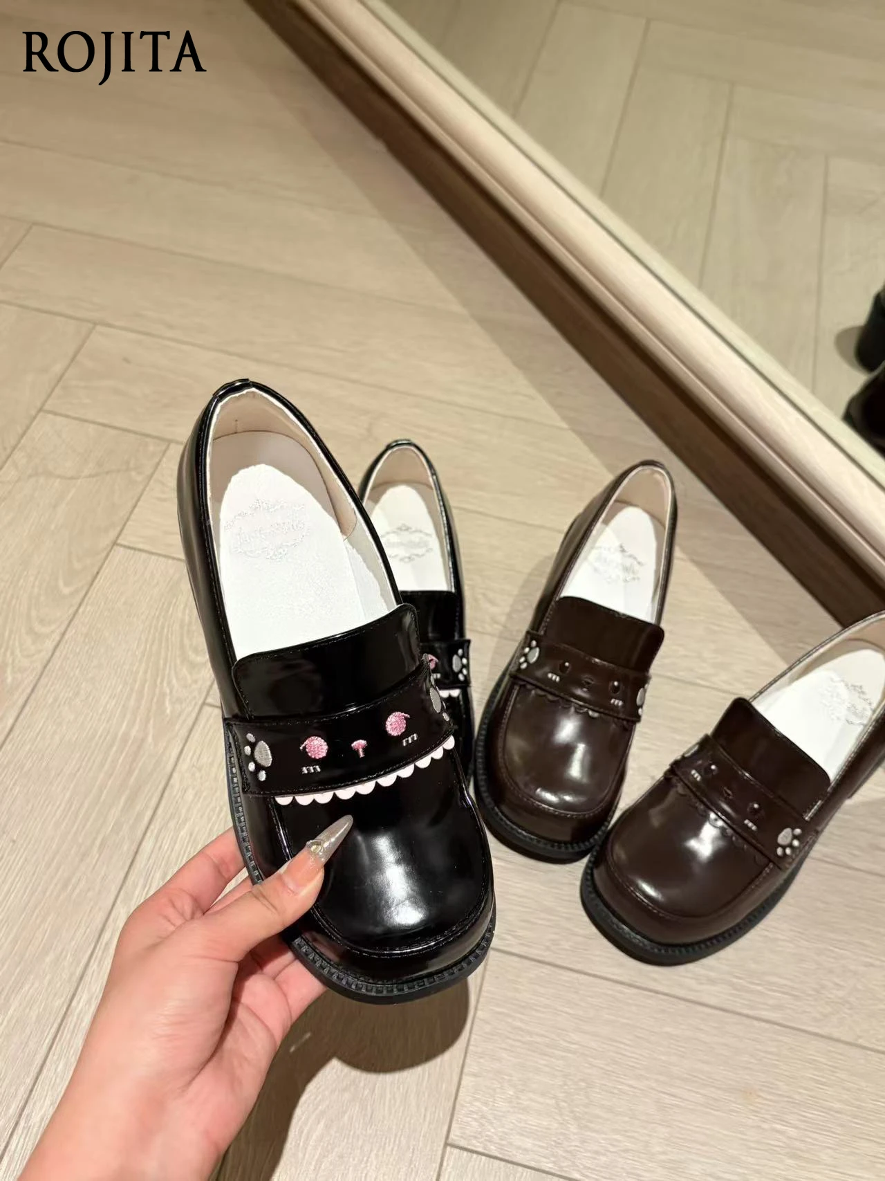 Оригинальные униформированные лоферы в британском студенческом стиле, осень 2023, новые японские туфли с одной педалью, женские туфли на плоской подошве JK
Оригинальные униформированные лоферы в британском студенческом стиле, осень 2023, новые японские туфли с одной педалью, женские туфли на плоской подошве JK