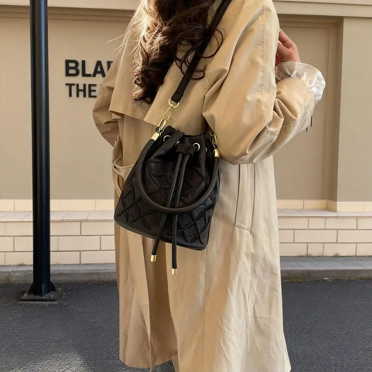 Trendy Light Luxury Women Crossbody Bag 2026 New Minimalist Small Top Handle Shoulder Bag
Trendy Light Luxury Women Crossbody Bag 2026 New Minimalist Small Top Handle Shoulder Bag