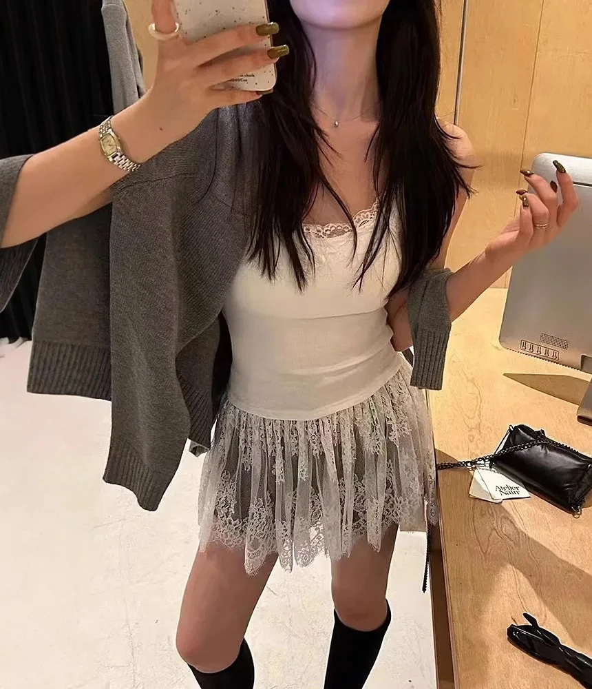White Sexy Lace Bottom Camisole Vest for Women in Autumn and Winter Slim Fit and Slimming Inner Top
White Sexy Lace Bottom Camisole Vest for Women in Autumn and Winter Slim Fit and Slimming Inner Top