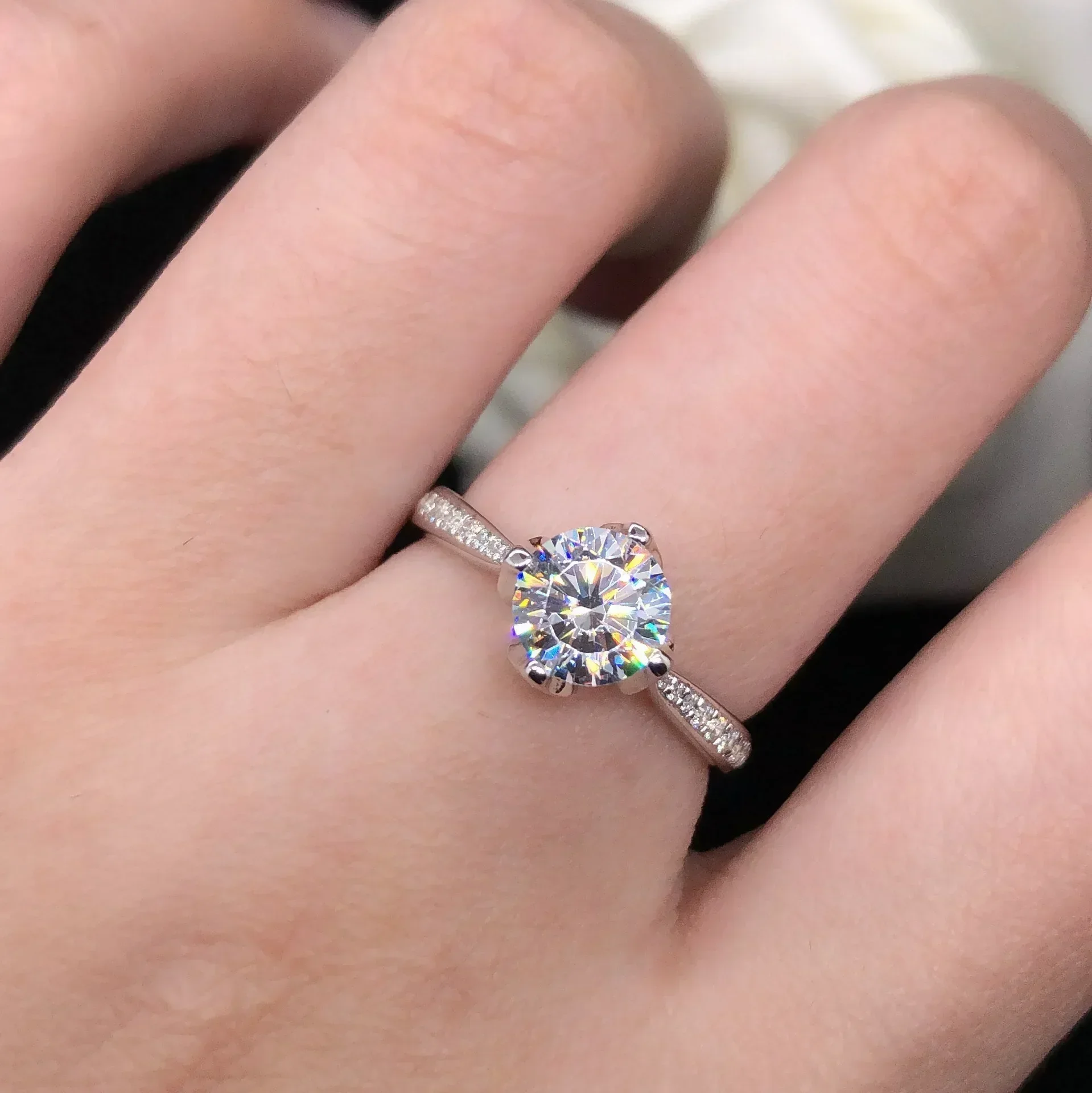 Solid 14K White Gold AU585 Platinum PT950 Four Claw Lotus Ring 14k Moissanite Diamond Ring
Solid 14K White Gold AU585 Platinum PT950 Four Claw Lotus Ring 14k Moissanite Diamond Ring