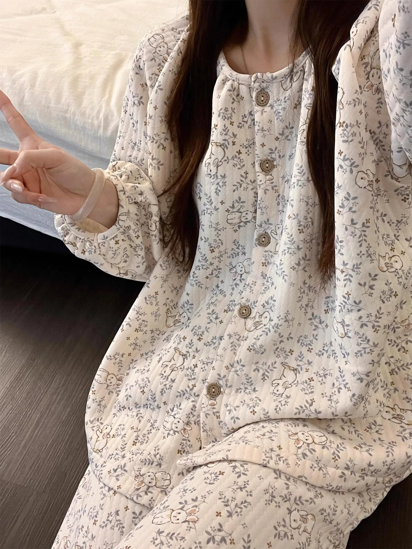 Sweet Floral Sleepwear Women's Long Sleeve Air Cotton Layered Cute Rabbit Cotton Home Clothes Set Autumn Winter Thermal Insul...
Sweet Floral Sleepwear Women's Long Sleeve Air Cotton Layered Cute Rabbit Cotton Home Clothes Set Autumn Winter Thermal Insul...