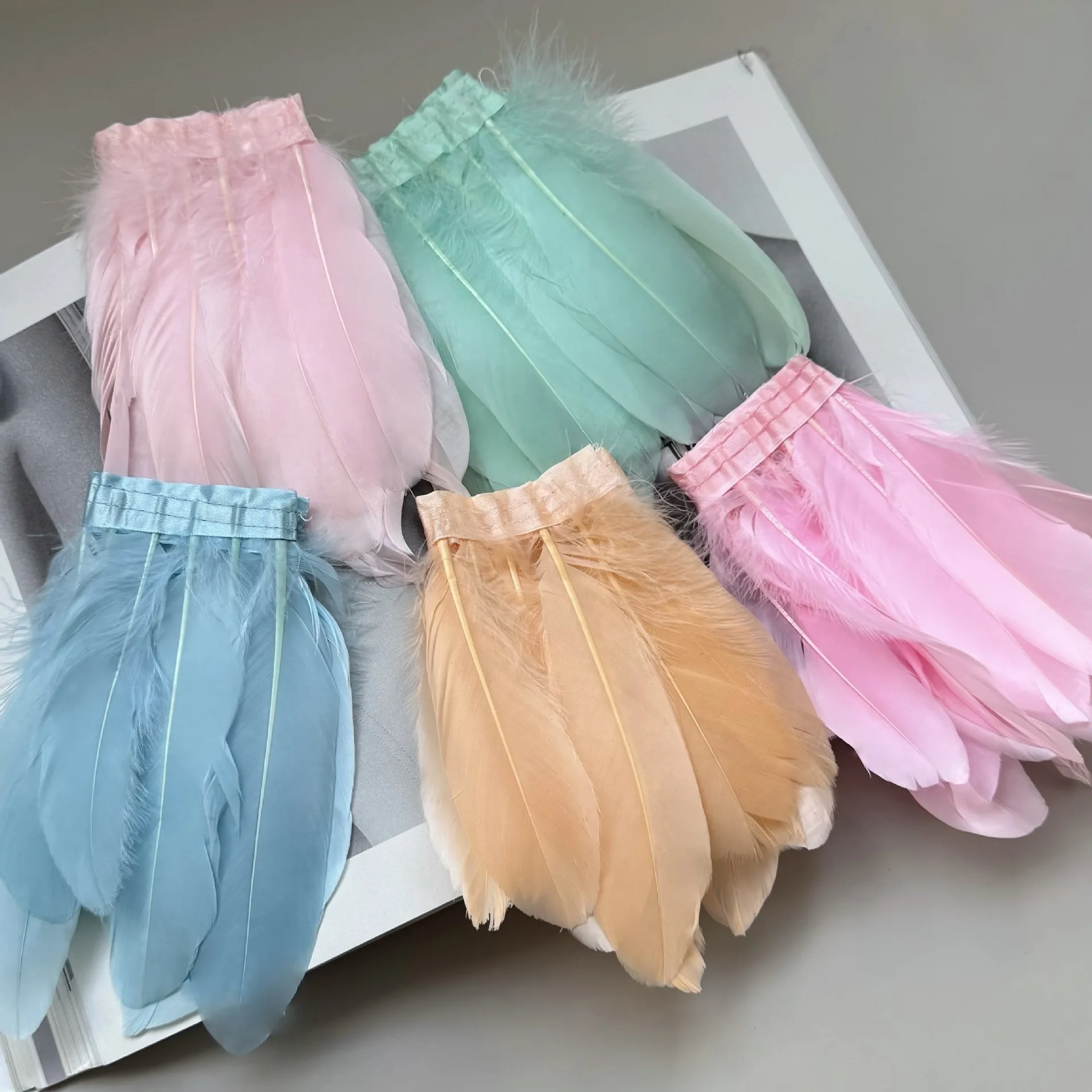 Оптовая продажа, тканевые края с гусиными перьями, текстильные аксессуары, свадебная вечеринка, костюм «сделай сам», юбка, аксессуары ручной работы
Оптовая продажа, тканевые края с гусиными перьями, текстильные аксессуары, свадебная вечеринка, костюм «сделай сам», юбка, аксессуары ручной работы