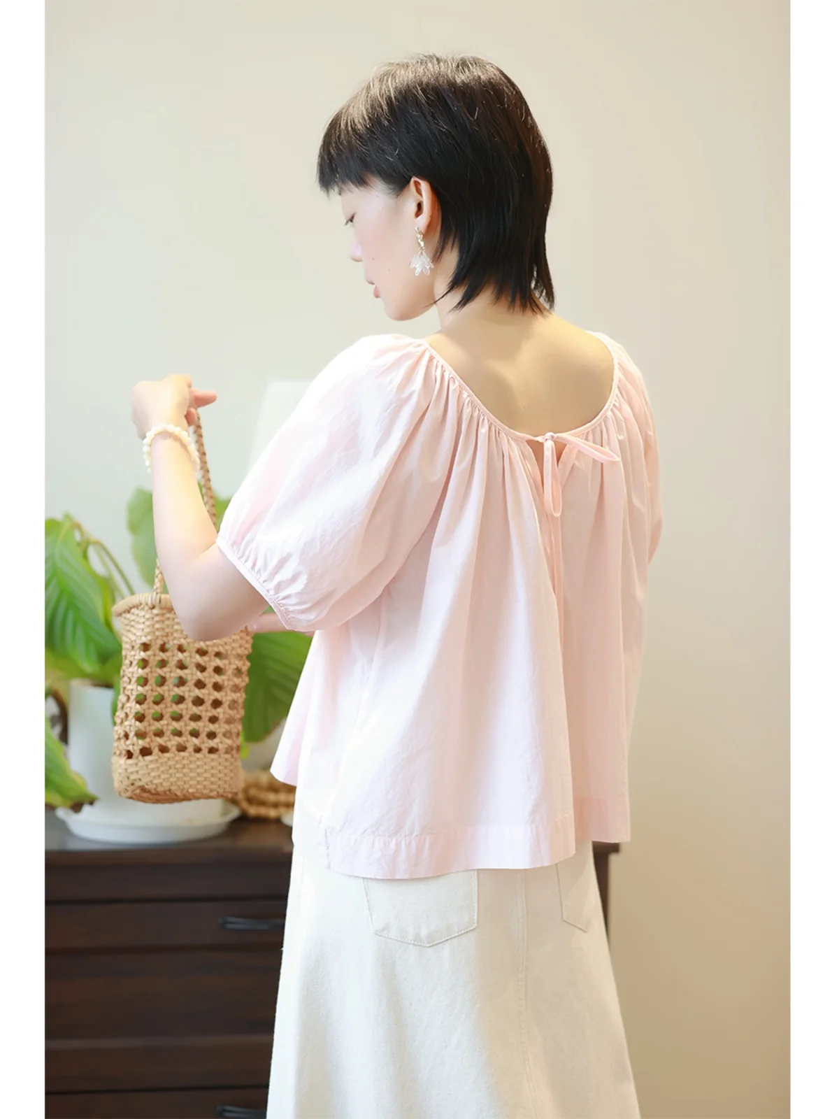 Легкий дышащий хлопковый топ-футболка с круглым вырезом для женщин, летняя новинка, свободный крой, чистый хлопок, французский стиль
Легкий дышащий хлопковый топ-футболка с круглым вырезом для женщин, летняя новинка, свободный крой, чистый хлопок, французский стиль