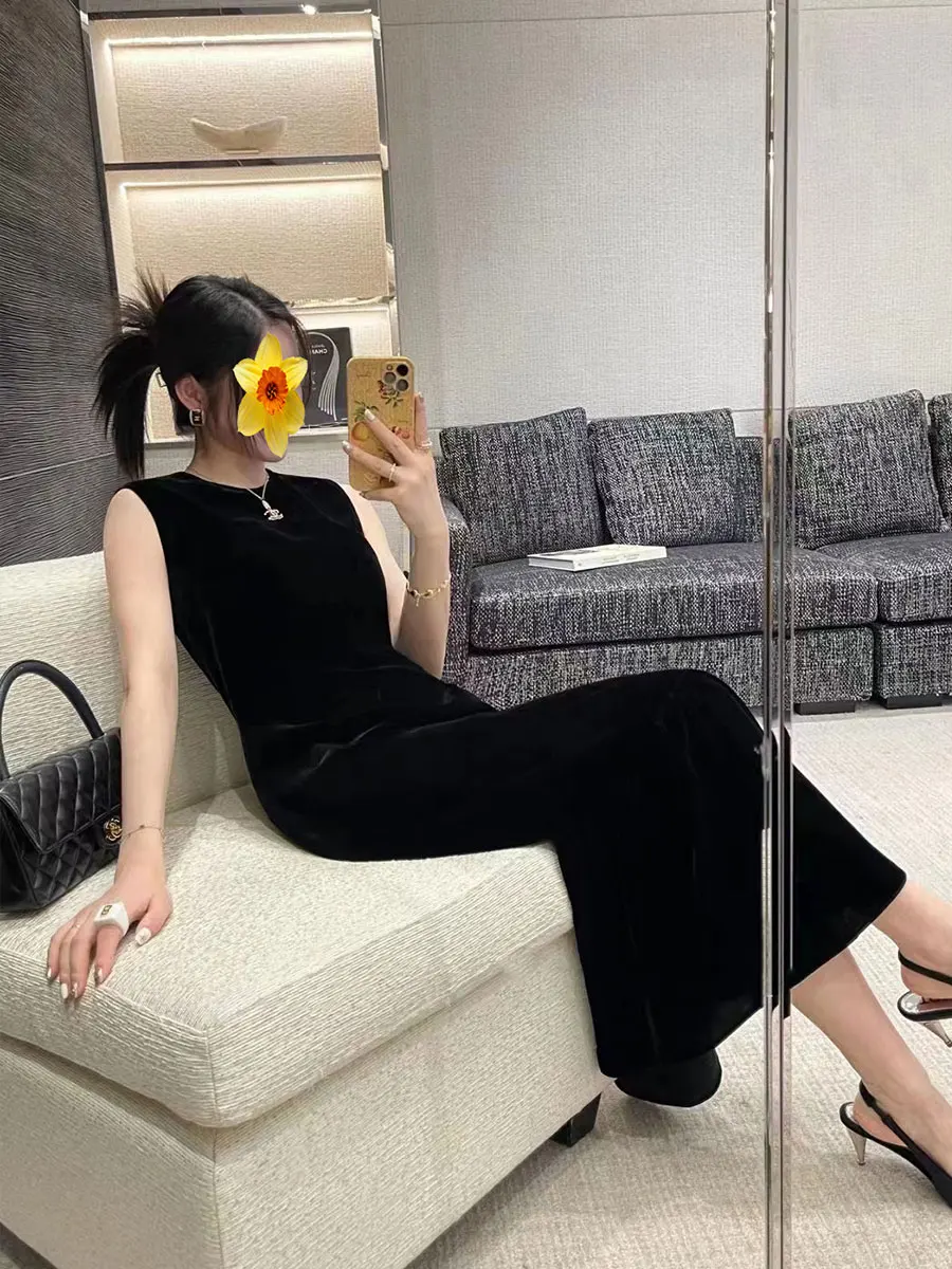 Элегантное длинное бархатное платье H-образного силуэта от YongLeap Fashion: Новинка Весна-Лето, с завышенной талией, из шелкового бархата
Элегантное длинное бархатное платье H-образного силуэта от YongLeap Fashion: Новинка Весна-Лето, с завышенной талией, из шелкового бархата