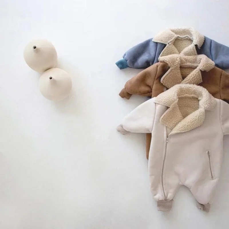 Baby and children's one-piece thick fleece jumpsuit with a collar and a baby's fleece climbing suit Korean version winter
Baby and children's one-piece thick fleece jumpsuit with a collar and a baby's fleece climbing suit Korean version winter