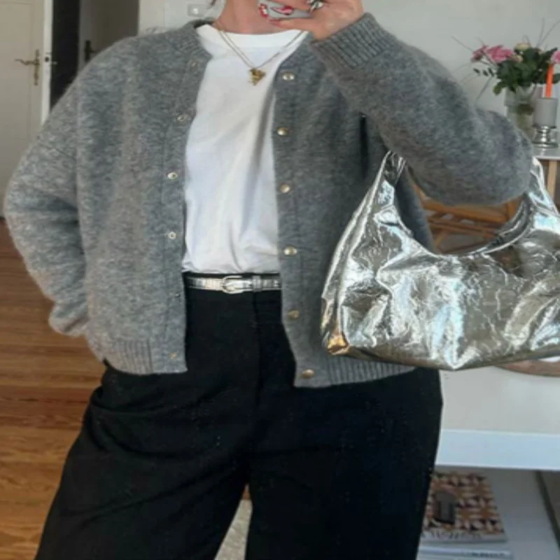 2025Elegant Grey Women Round Neck Cardigan Fashion Golden Button Long Sleeves Warm Sweater Chic Autumn Female Casual Streetwear
2025Elegant Grey Women Round Neck Cardigan Fashion Golden Button Long Sleeves Warm Sweater Chic Autumn Female Casual Streetwear