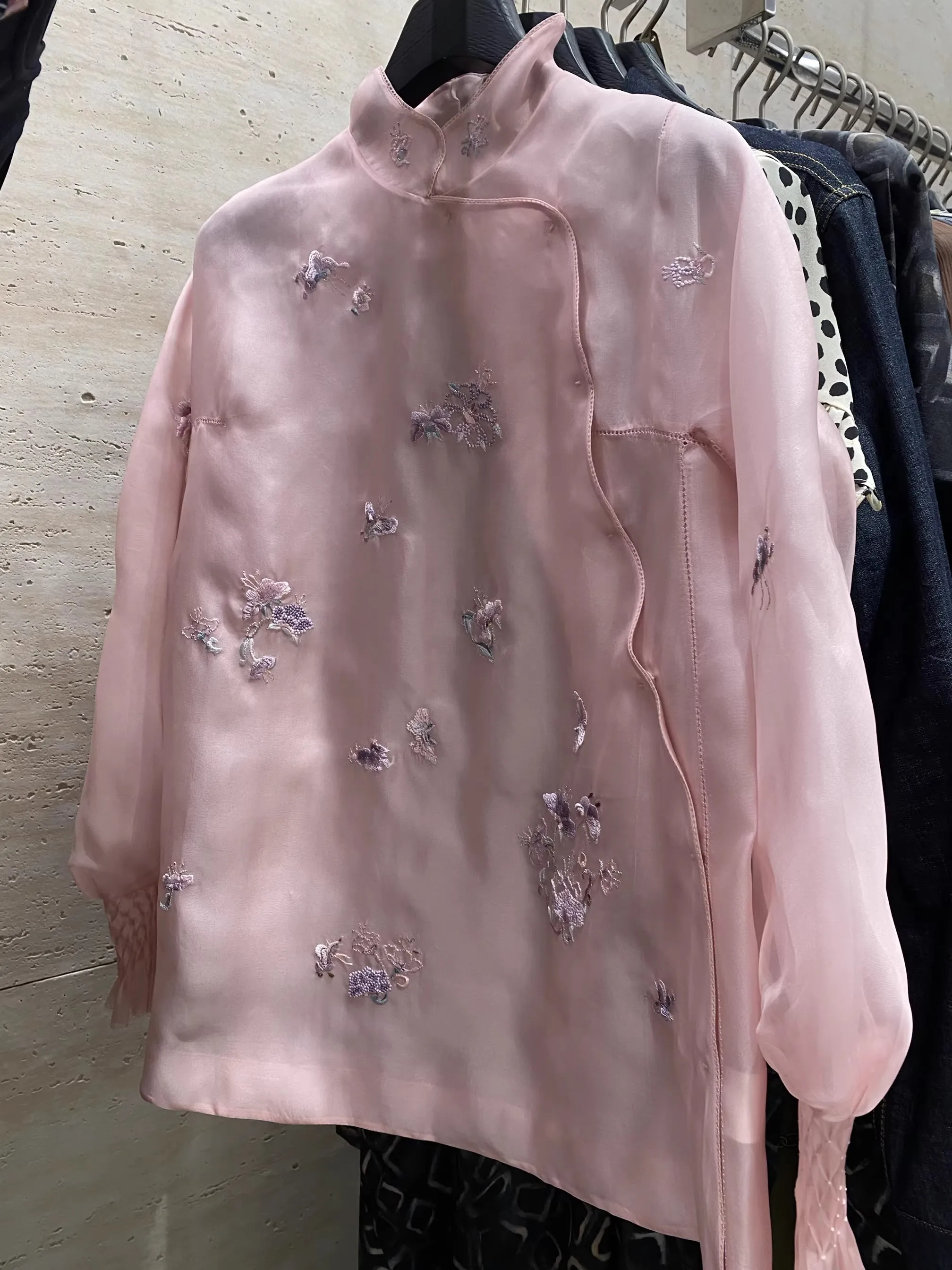 Top Quality Women Pink Silk Organza Shirt Long Sleeve Handmade Embroidery New Chinese Style Coat
Top Quality Women Pink Silk Organza Shirt Long Sleeve Handmade Embroidery New Chinese Style Coat