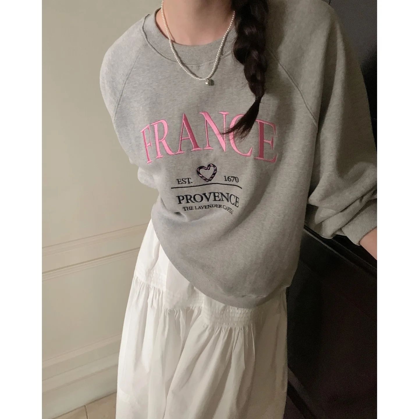 Retro Embroidered Heart Letter Sweatshirt round Neck Pullover Korean Style Spring Autumn Winter Women's Casual Comfortable Top
Retro Embroidered Heart Letter Sweatshirt round Neck Pullover Korean Style Spring Autumn Winter Women's Casual Comfortable Top
