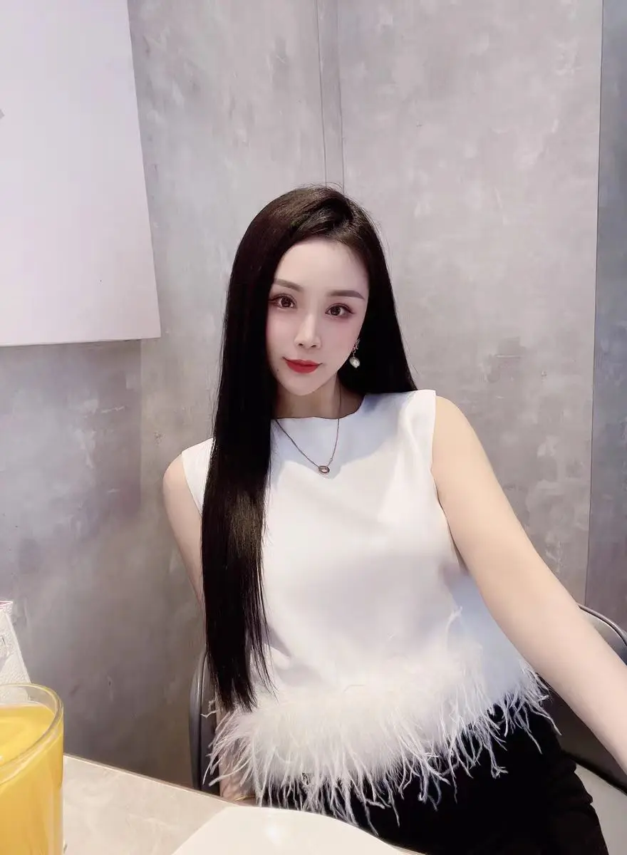 Black Patchwork Feathers Korean Fashion Shirt Top Women Slim Fit Tank White Round Neck Sleeveless Slim Tops Female 2024 Summer
Black Patchwork Feathers Korean Fashion Shirt Top Women Slim Fit Tank White Round Neck Sleeveless Slim Tops Female 2024 Summer