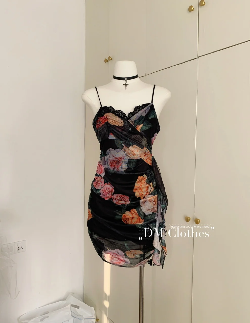 Women Floral Print Dress Summer Chain Decor Bodycon Mini Dresses Elegant Spaghetti Strap Sleeveless Backless Sexy Tight Dress
Women Floral Print Dress Summer Chain Decor Bodycon Mini Dresses Elegant Spaghetti Strap Sleeveless Backless Sexy Tight Dress