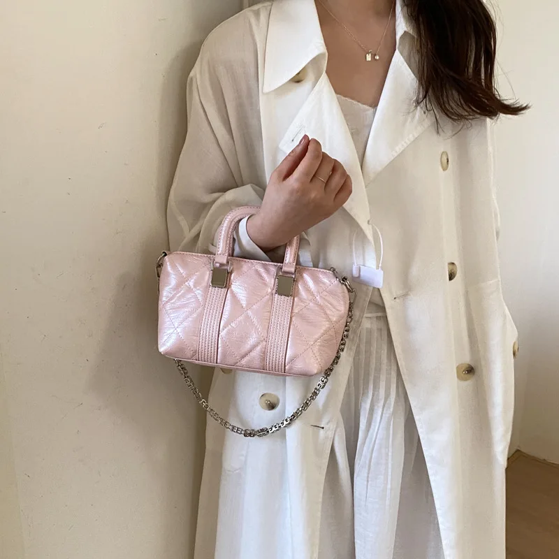 2026 New Rhinestone Chain Bag Women's Fashion Versatile Crossbody Bag High-End Niche Commuter Handbag
2026 New Rhinestone Chain Bag Women's Fashion Versatile Crossbody Bag High-End Niche Commuter Handbag