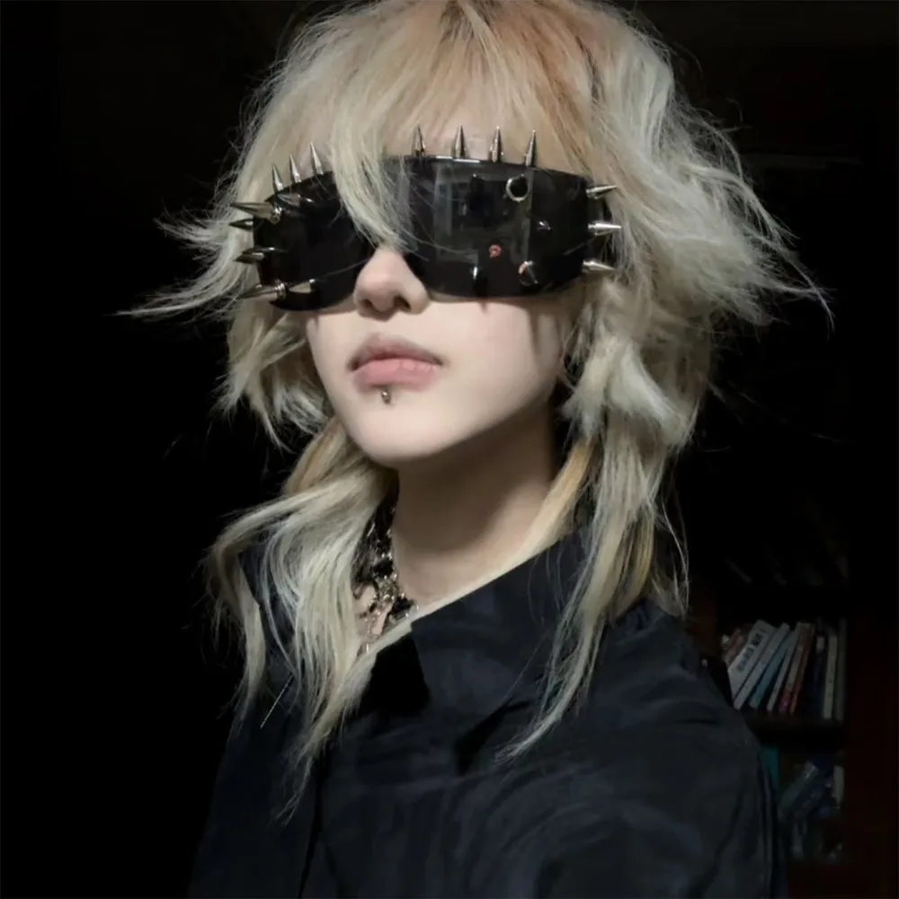 Fashion Cyberpunk Demon Eyewear Metal Rivet Party Sunglasses Steampunk Punk for Women Men Designer Sun Glasses Shade Eyewear
Fashion Cyberpunk Demon Eyewear Metal Rivet Party Sunglasses Steampunk Punk for Women Men Designer Sun Glasses Shade Eyewear