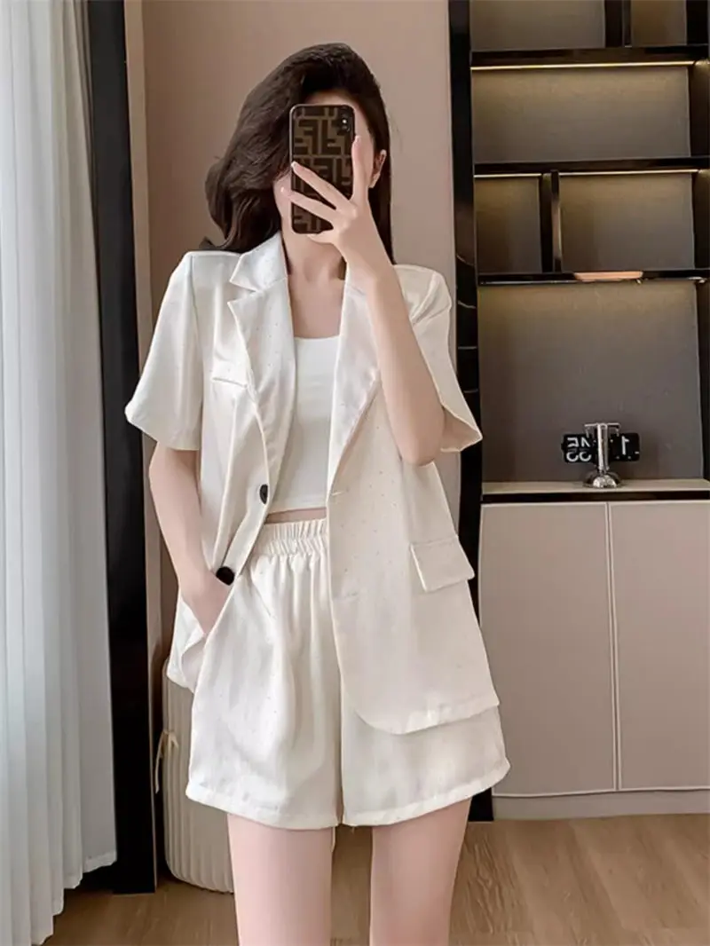 Style Suits Women Two Piece Set Summer Design Stylish Short Sleeve Blazer Jacket High Waisted Casual Shorts Outfits K797
Style Suits Women Two Piece Set Summer Design Stylish Short Sleeve Blazer Jacket High Waisted Casual Shorts Outfits K797