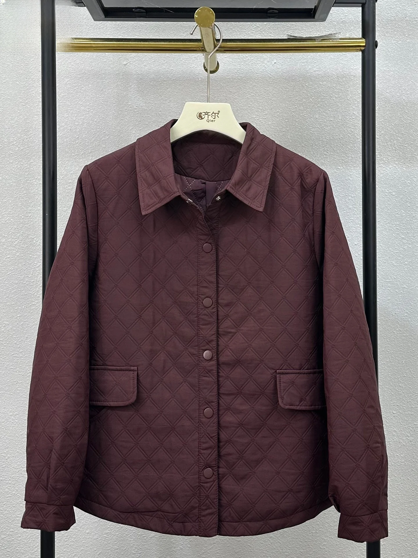 Модная хлопковая куртка для молодых мам с отложным воротником, короткий рукав, осень-зима, новинка, элегантный топ для женщин среднего возраста
Модная хлопковая куртка для молодых мам с отложным воротником, короткий рукав, осень-зима, новинка, элегантный топ для женщин среднего возраста