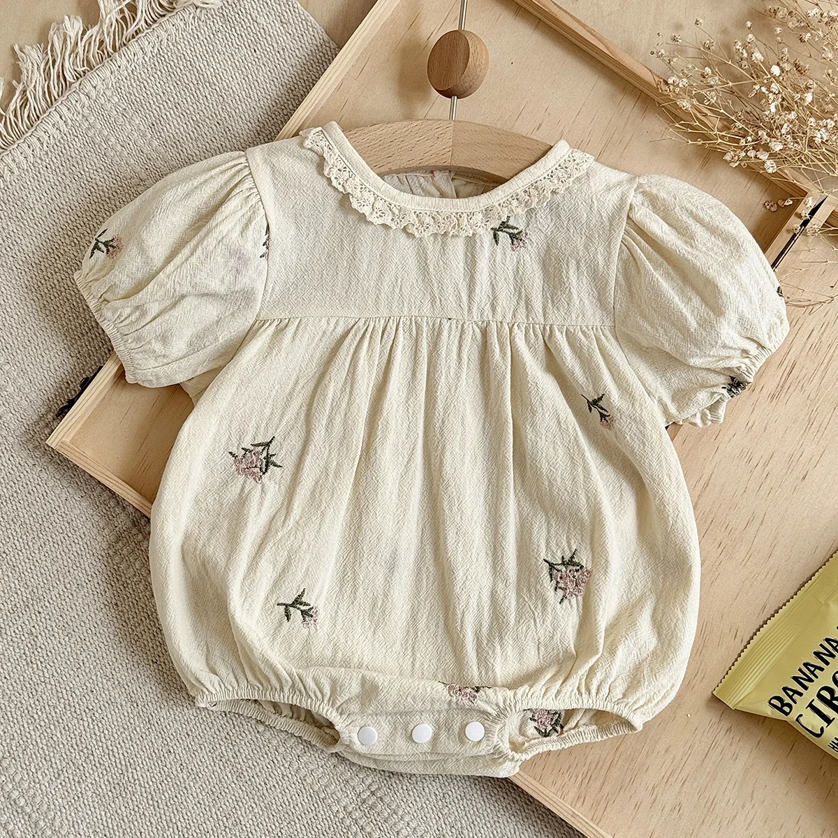 Summer Baby Short-sleeve Romper Cute Floral Embroideryt Newborn Triangle Jumpsuit Pure Cotton Infant Onesie 0-18M
Summer Baby Short-sleeve Romper Cute Floral Embroideryt Newborn Triangle Jumpsuit Pure Cotton Infant Onesie 0-18M