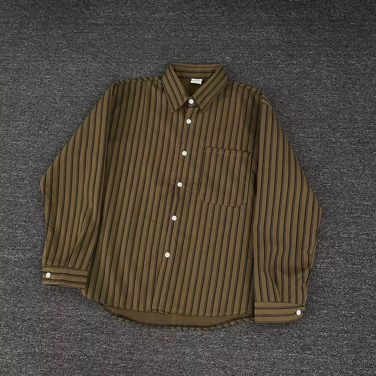 Мужская повседневная свободная спортивная рубашка в американском винтажном стиле с длинным рукавом в полоску, новая модная тенденция осени и весны, высокое качество
Мужская повседневная свободная спортивная рубашка в американском винтажном стиле с длинным рукавом в полоску, новая модная тенденция осени и весны, высокое качество