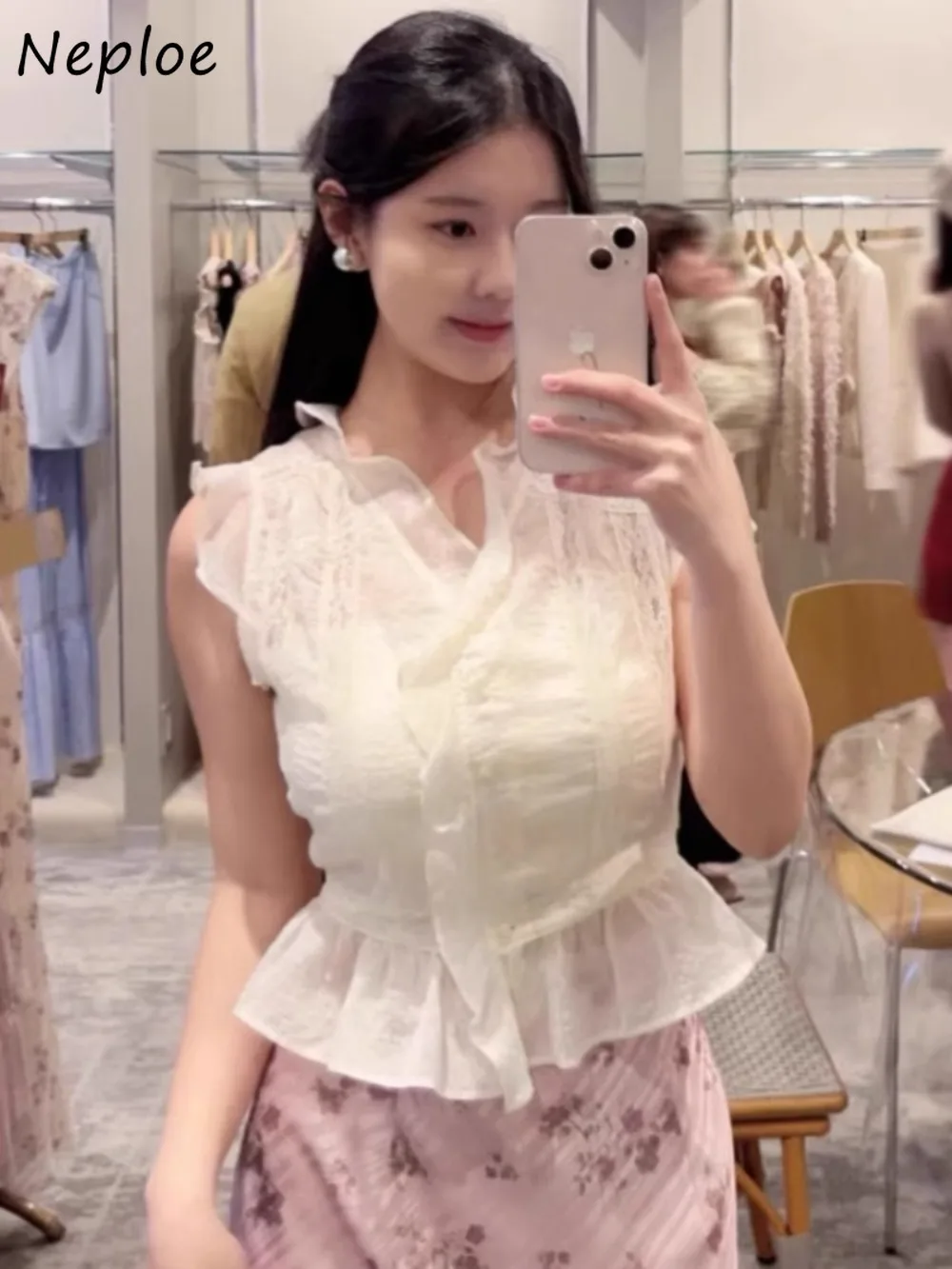 Neploe Solid Patchwork Fresh Slim Sweet Blusas V Neck Fungus Ruffles Lace Flying Sleeve Crop Top Japan Literary French Shirts
Neploe Solid Patchwork Fresh Slim Sweet Blusas V Neck Fungus Ruffles Lace Flying Sleeve Crop Top Japan Literary French Shirts