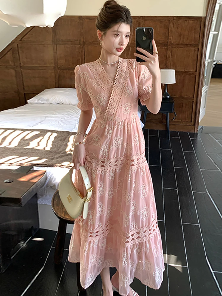Women Pink Emboridery Jacquard Hollow Out Dress Summer Puff Sleeve V-Neck Casual Dress 2026 Korean Fashion Elegant Evening Dress
Women Pink Emboridery Jacquard Hollow Out Dress Summer Puff Sleeve V-Neck Casual Dress 2026 Korean Fashion Elegant Evening Dress