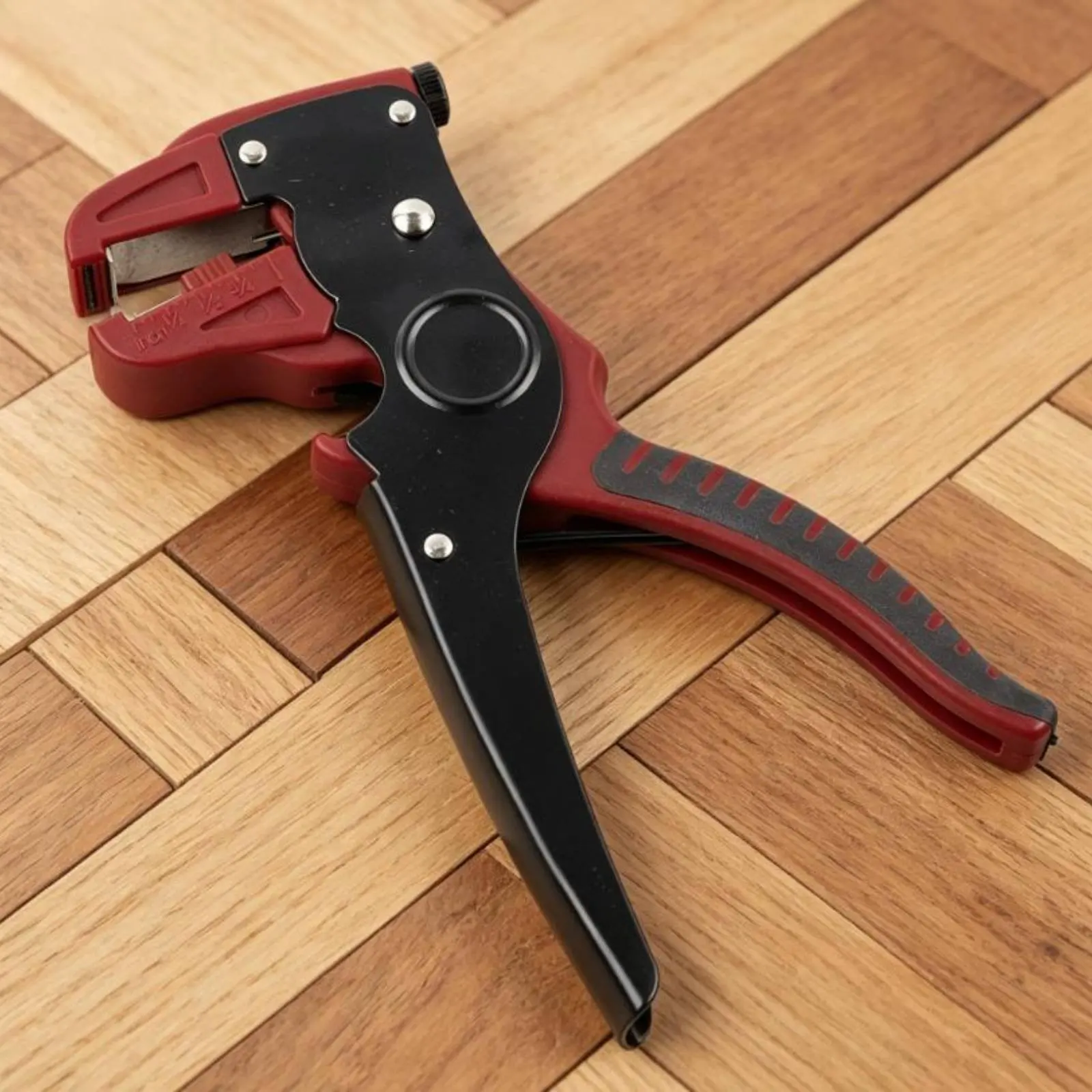 Multifunction Stripping Pliers Ergonomic Handle Wire Stripper Crimper Cutter Automatic Wire Stripper Non-Slip Grip for Workshop
Multifunction Stripping Pliers Ergonomic Handle Wire Stripper Crimper Cutter Automatic Wire Stripper Non-Slip Grip for Workshop