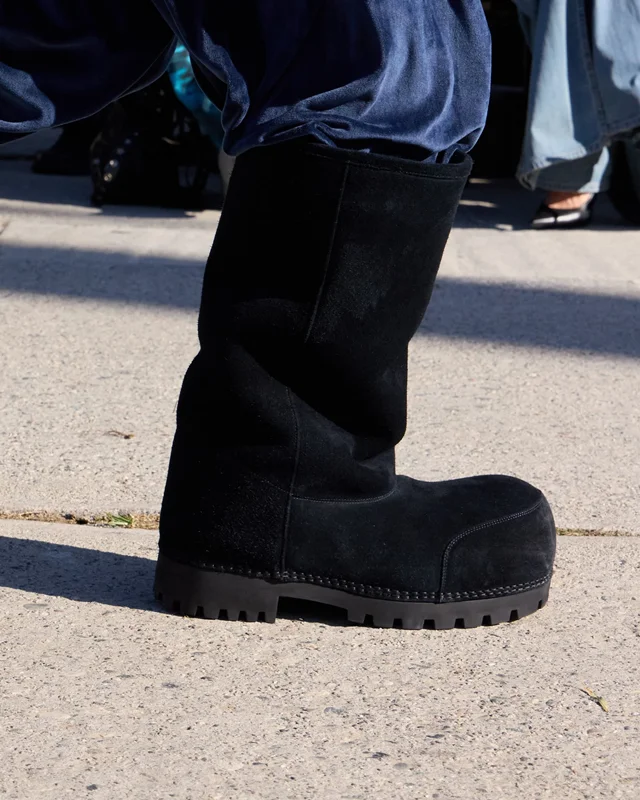 Black Round Big Toe Knee-High Women Or Men Platform Winner Boots Chunky Middle Heels Slip On Design Large Size Warm Shoes
Black Round Big Toe Knee-High Women Or Men Platform Winner Boots Chunky Middle Heels Slip On Design Large Size Warm Shoes
