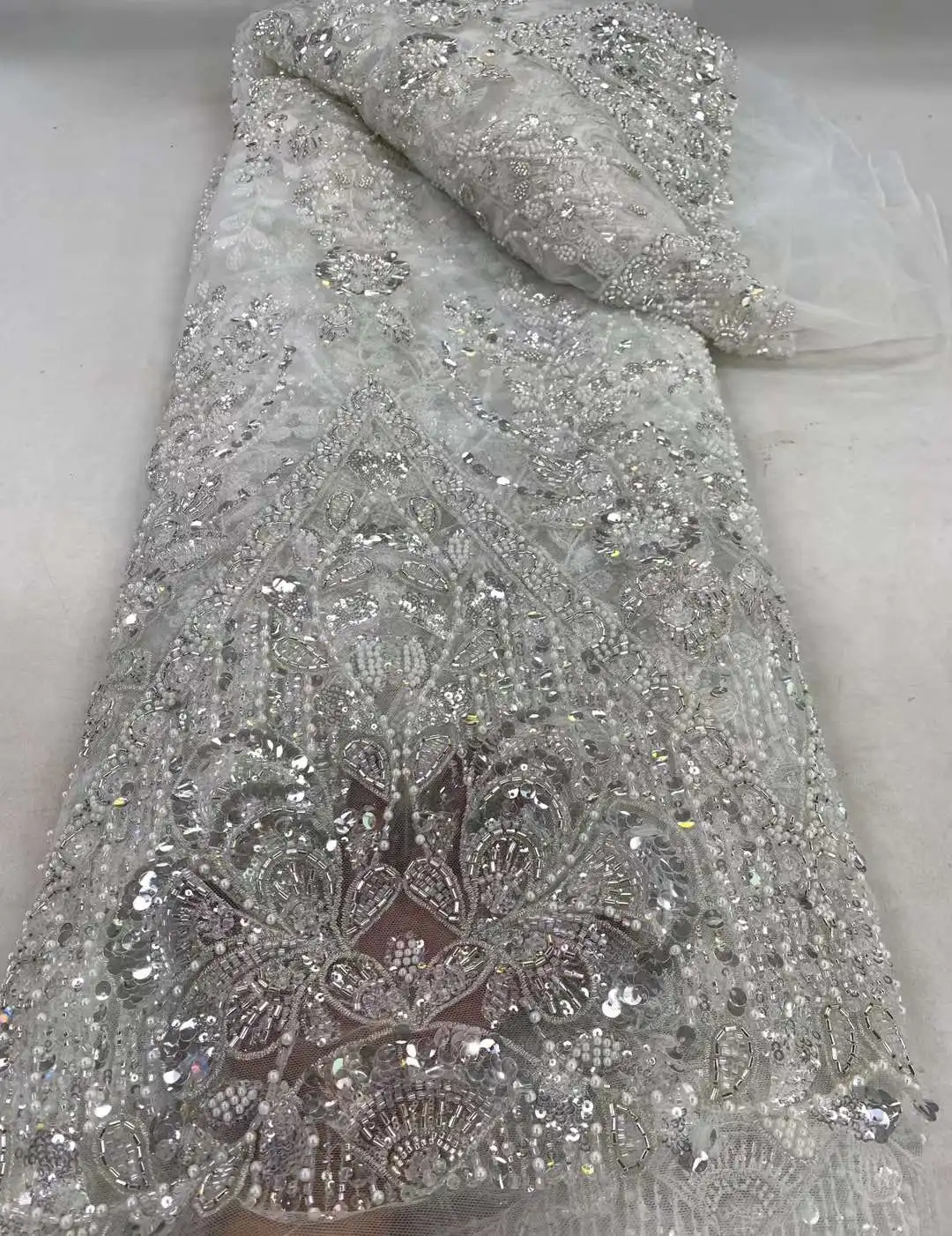 African Heavy Groom Beads Lace Fabric 2024 High Quality French Sequins Lace Fabric Embroider Mesh Tulle Laces Nigerian Sewing
African Heavy Groom Beads Lace Fabric 2024 High Quality French Sequins Lace Fabric Embroider Mesh Tulle Laces Nigerian Sewing