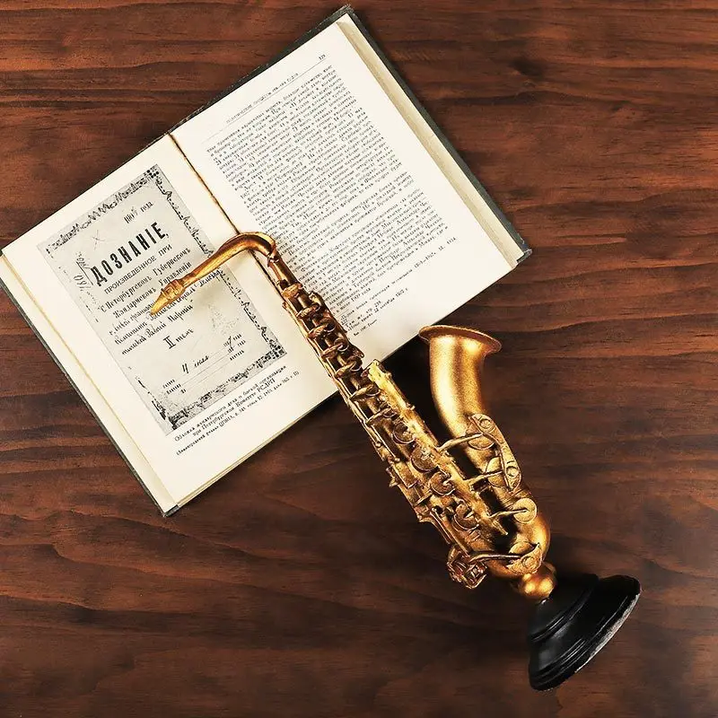 American retro violin musical instrument model ornaments home living room wine cabinet decorations crafts saxophone
American retro violin musical instrument model ornaments home living room wine cabinet decorations crafts saxophone