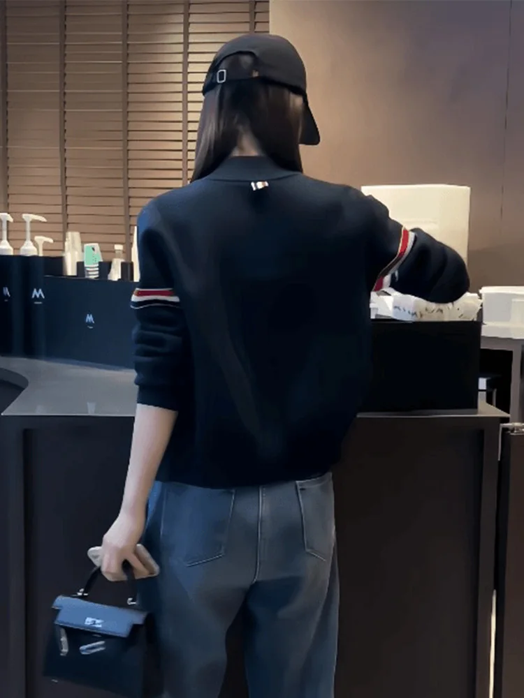 Autumn Winter Women's Knitted Cardigan Stand Collar Short Versatile Old Money Style Sweater Casual Commute Loose Fit Long Sleeve
Autumn Winter Women's Knitted Cardigan Stand Collar Short Versatile Old Money Style Sweater Casual Commute Loose Fit Long Sleeve
