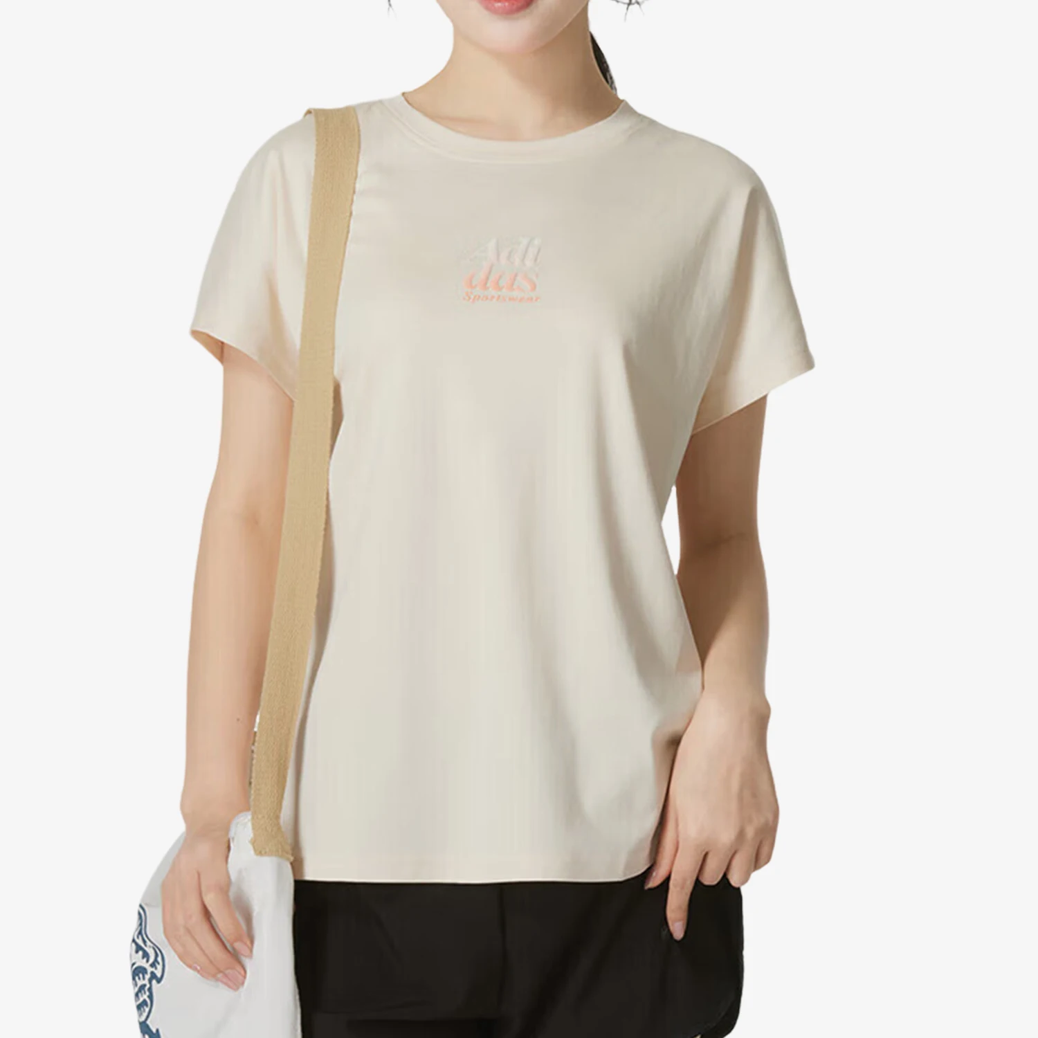 Adidas Official Genuine 2024, летняя новая женская дышащая свободная футболка с короткими рукавами IM8861
Adidas Official Genuine 2024, летняя новая женская дышащая свободная футболка с короткими рукавами IM8861