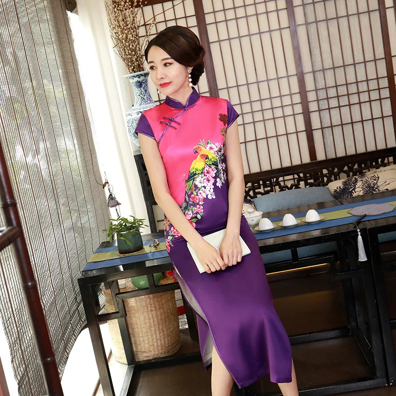 Новый атласный Cheongsam, модифицированный длинный костюм в китайском стиле с принтом большого размера, костюм для выступлений
Новый атласный Cheongsam, модифицированный длинный костюм в китайском стиле с принтом большого размера, костюм для выступлений